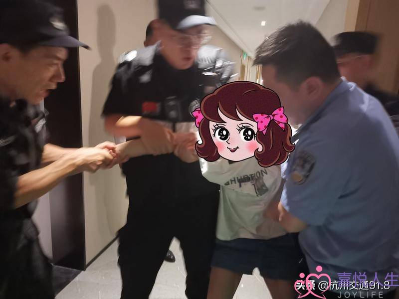 90后女孩为挽回爱情专横狂自残，跳楼咬舌......仄易远警24小时接力维护