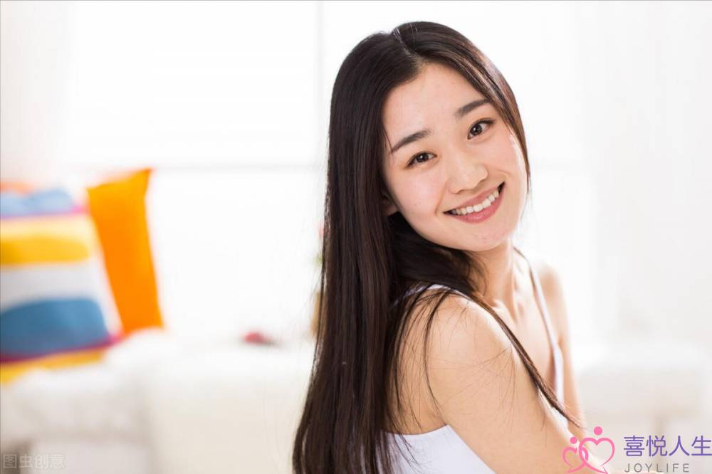 为甚么女人生机的时分会推乌您的微疑？翻开女人们微妙